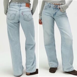 Levi’s super low loose jeans light wash NWT 24
